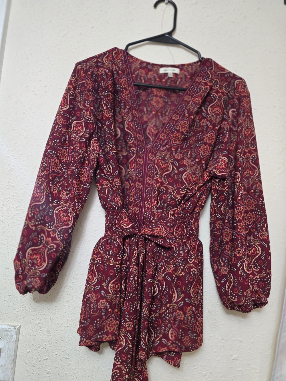 Woven V-Neck Tie-Waist Top in Burnt Red - Picture 5 of 8